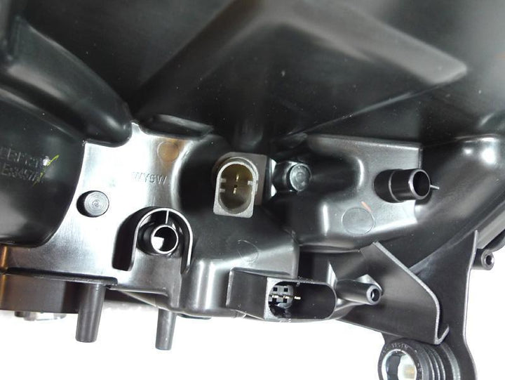 2006-2008 Mercedes Benz M Class W164 White LED Strip Chrome or Black Housing Projector Headlight For Stock Halogen Model
#housing-color_black-housing-clear-lens-white-led-strip-projector