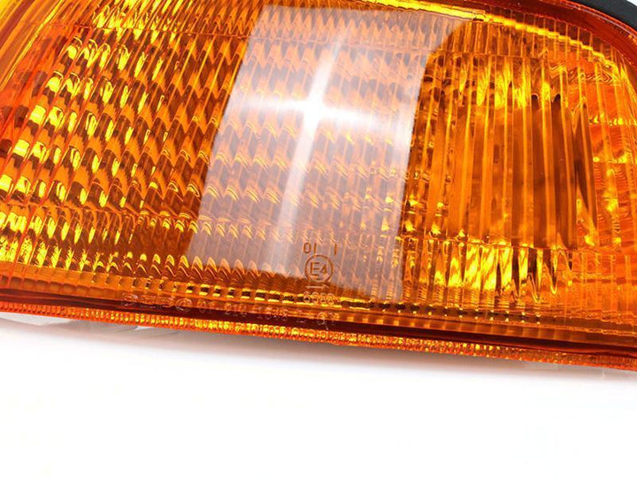 1997 - 2002 Mitsubishi Mirage / 1997 - 1998 Lancer EVO 4 Amber Corner Lights