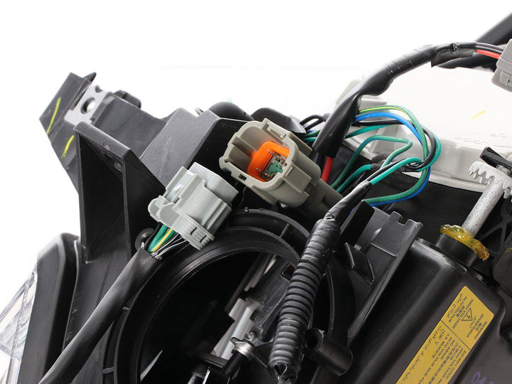 2003 - 2005 Nissan 350Z Z33 Facelift Style JDM Black D2S BiXenon Projector Headlight + Wire Adapter for Halogen Models to Upgrade