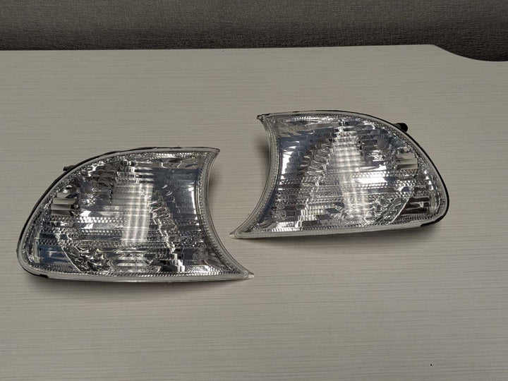 OPEN BOX 2002 - 2003 BMW 3 Series E46 2D / Cabrio & 2002 - 2006 E46 M3 Screw - On All Clear Lens Corner Signal Light