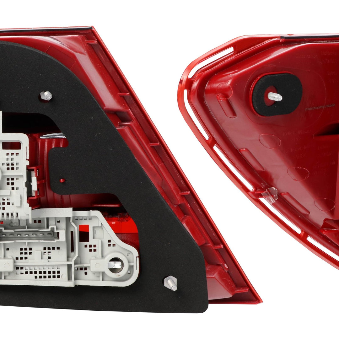 2008 - 2011 Mercedes W204 C Class Facelift Style Red / Clear Lens LED Tail Lights