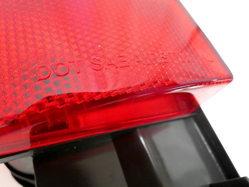 1993 - 1997 Volvo 850 / 1998 - 2004 V70 5 Door Wagon Red / Clear Lens Tail Lights