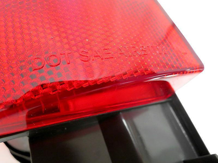 1993 - 1997 Volvo 850 / 1998 - 2004 V70 5 Door Wagon Red / Clear Lens Tail Lights